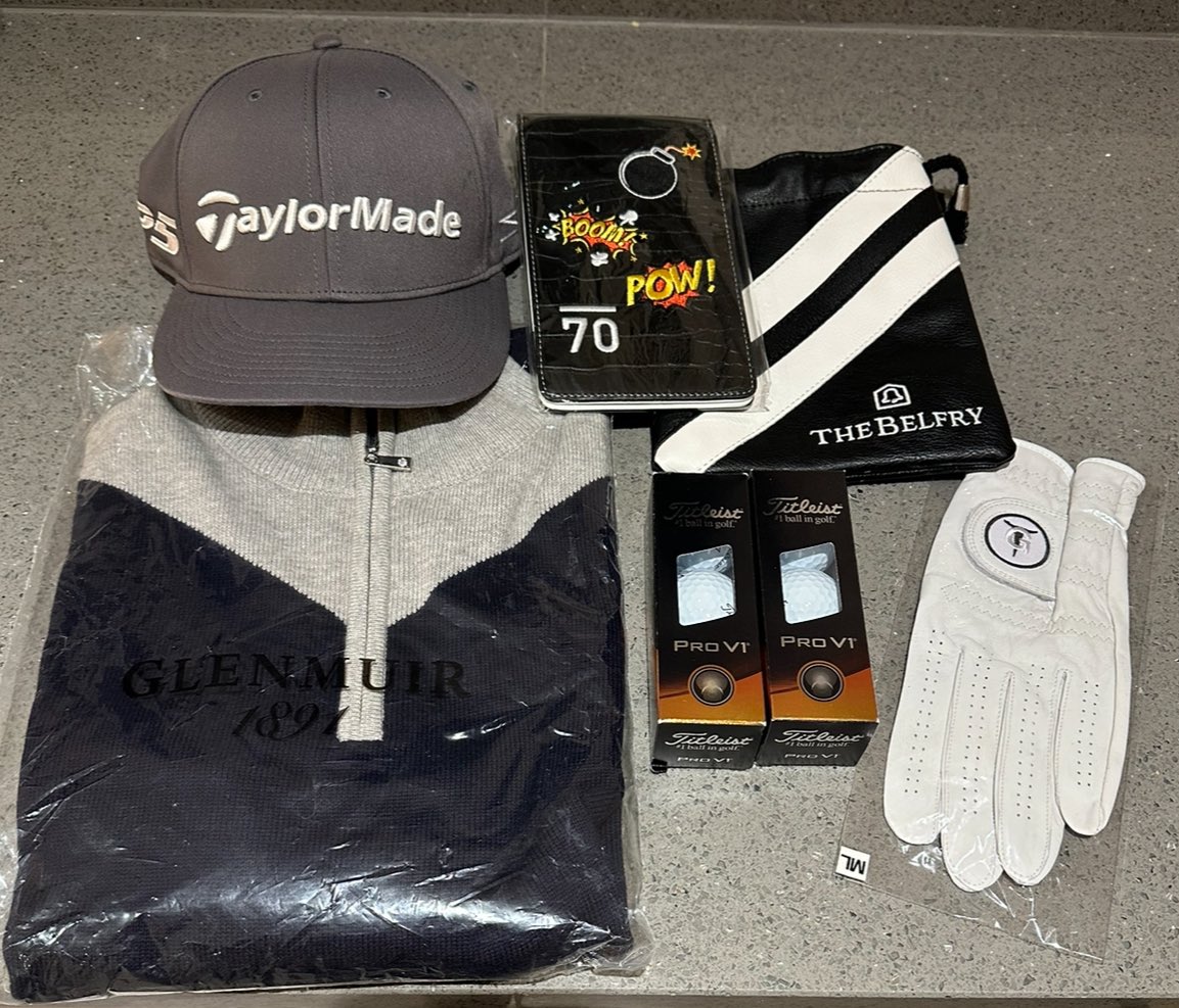 🚨Christmas Giveaway 🚨 Winner announced 25/12 - 6pm Winner gets contents of pic below (itemised in next post). How to enter: 1) RT + like this tweet 2) follow this account @GolfloverUK and @GLUgolfclub 3) Comment 1 friend for entry. 1 entry per name max 5 names. Good luck!