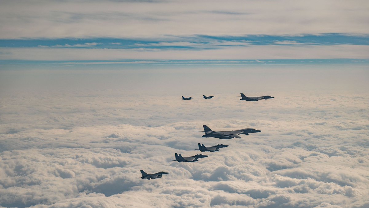 .@PACAF, @JASDF_PAO_ENG, and #ROKAF aircraft escort B-1B Lancers over the #FreeAndOpenIndoPacific, demonstrating strength of the trilateral relationship and shared commitment to maintaining peace and stability in the region. 📷: #PacificOcean