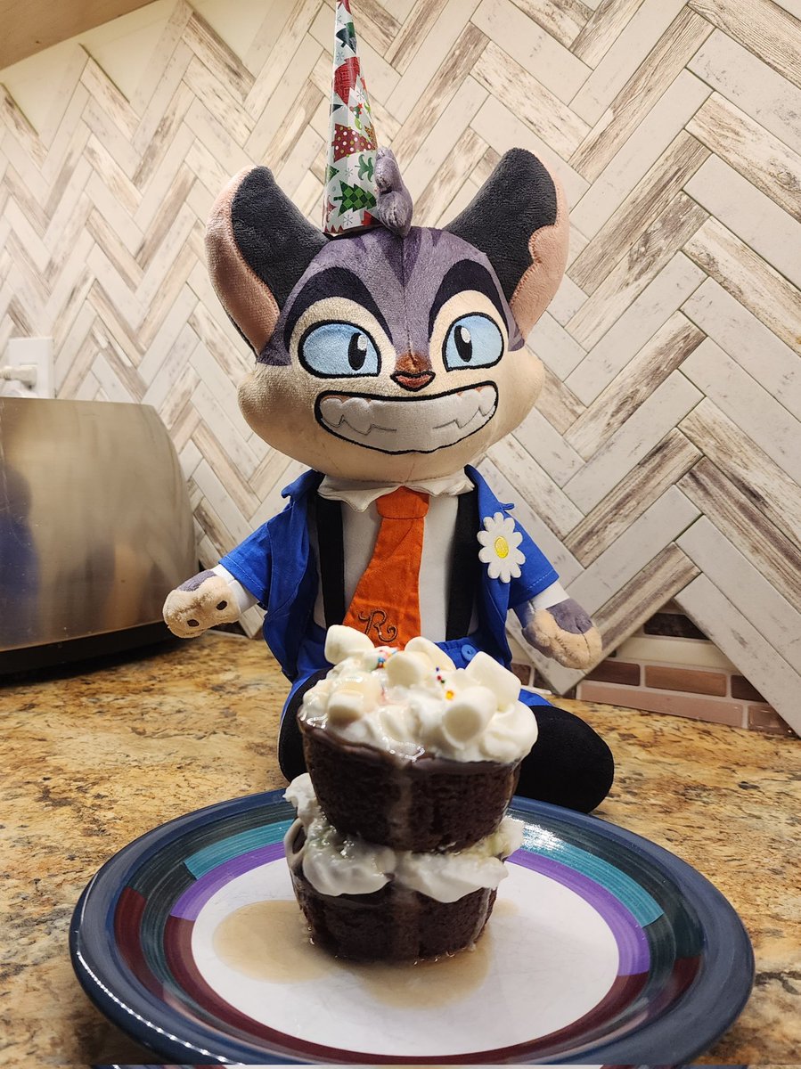 CandyColorWolf's tweet image. Im late, but HAPPY BIRTHDAY, ROCKY!! I wanted to do something more, but I had work and a bunch of stuff to do, so I hope two cream filled cupcakes with whipped cream, marshmallows, maple syrup, and a home made birthday hat will suffice!! #lackadaisy #LackadaisyCats #RockyRickaby