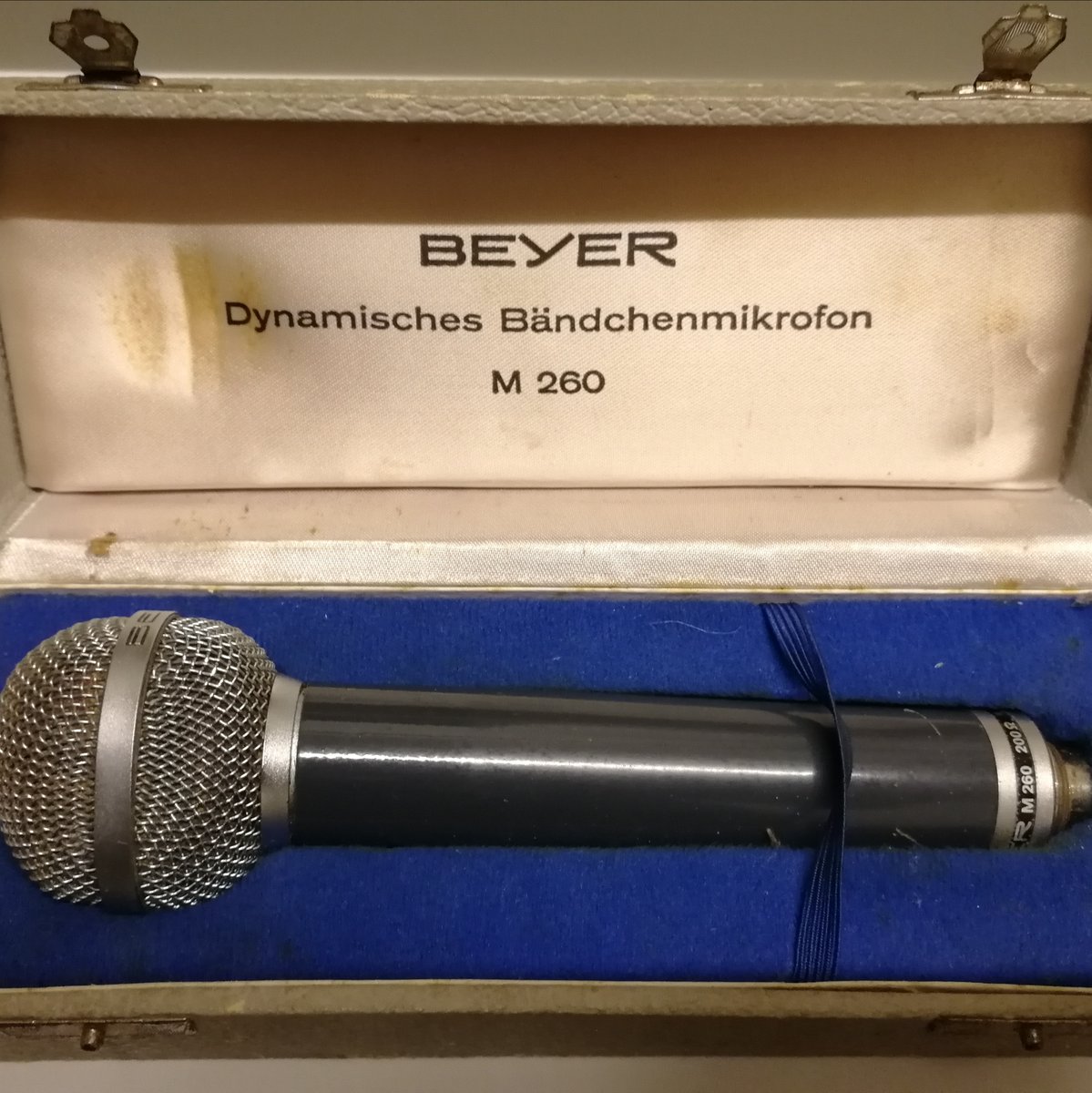 MixAndMasterEng's tweet image. This microphone was given to me by a colleague years ago, asking me to fix it. I was not successful and I haven't tried again. Any expert in the room? #ThrowbackThursday #TBT