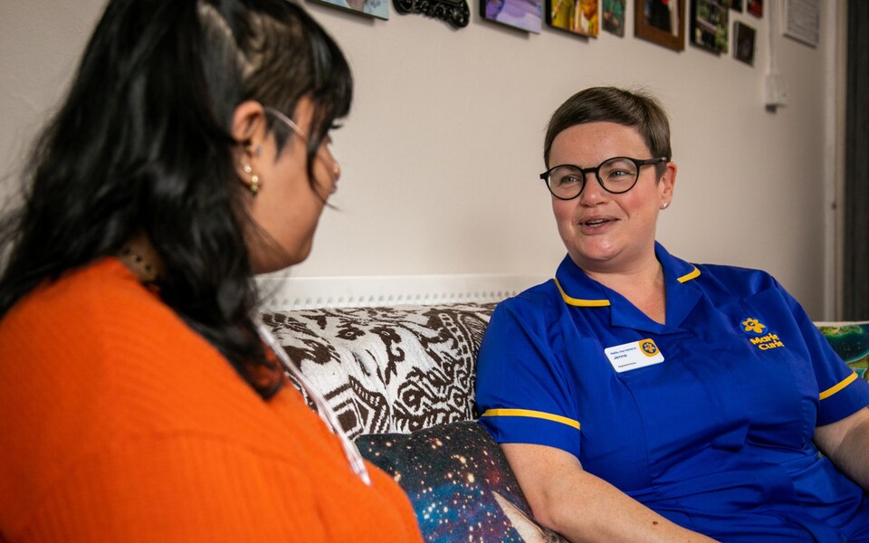 💬 “I was afraid the hospice would be doom and gloomy. But it isn’t, it’s the beautiful beginning to the end. That’s what I like to call it.” Jyoti was diagnosed with lupus, just a few weeks before her wedding. 📰 Read her story in @Telegraph 👉 bit.ly/3tyJOgS