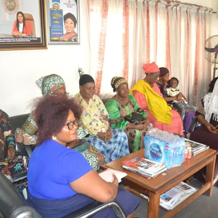 I thanked them for their visit and their gifts and wished the new executives a successful tenure. 

TO GOD BE ALL GLORY!

HH, Lady Nkechinyere Ugwu, UNJP 
Commissioner MWAVG 
December 20