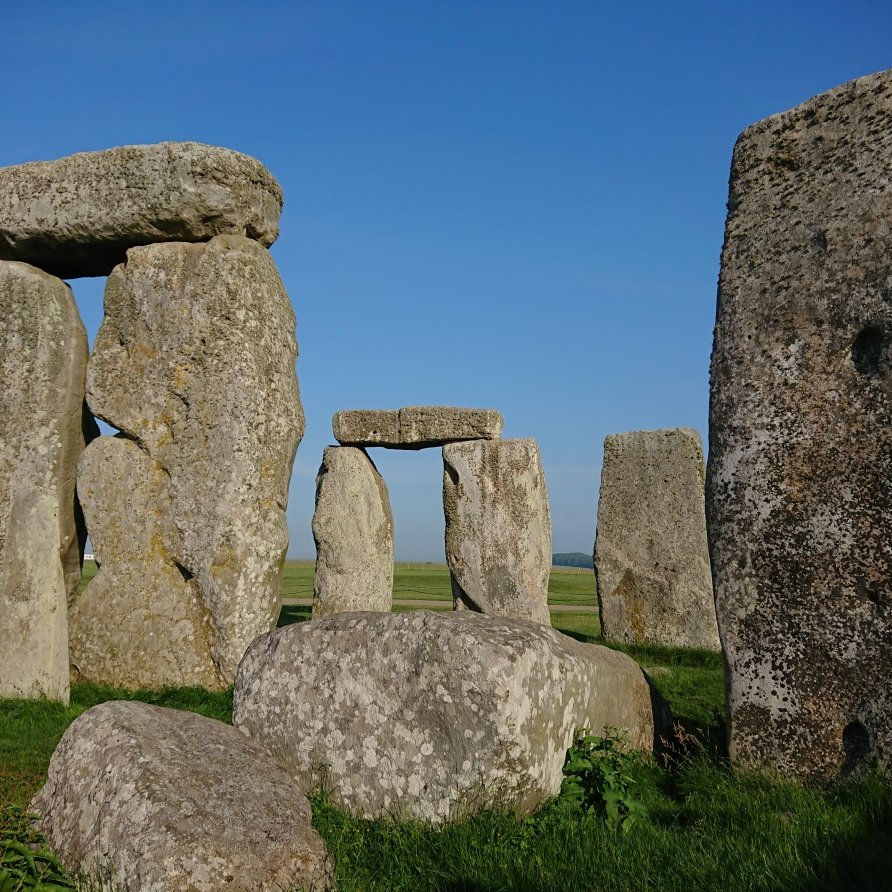 👇 Open letter calling for the reframing of the #Stonehenge debate. Please read. If you're an #archaeologist please sign & share. Thank you 😊 (Pls check junk mail if verification email doesn't arrive within couple of mins!) #Archaeology #Prehistory openletter.earth/the-stonehenge…