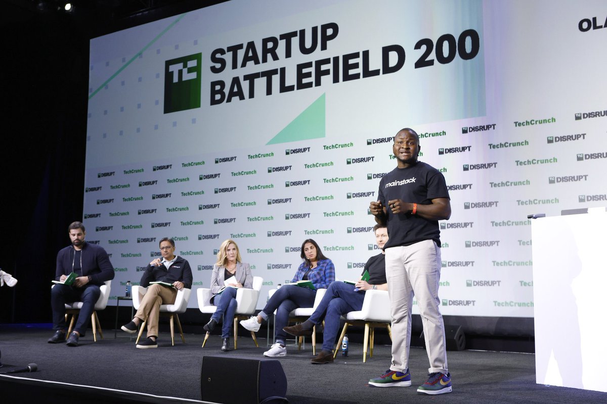 whichayo's tweet image. 2018 in Lagos                            2023 in San Francisco