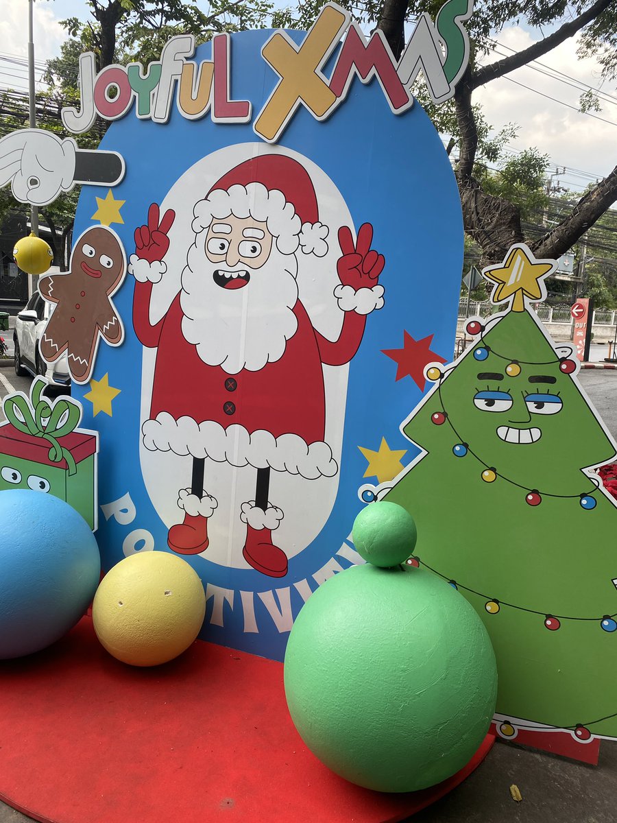 クリスマス直前
彼女へのプレゼントやサプライズを
48手考えすぎてどうにかなりそうになってる男子たちへ

"こんぐらいラフでいい"

by Thailand 🇹🇭 
#タイ #THAI