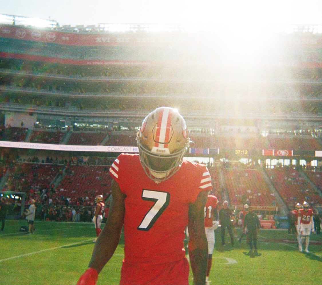 49ersSportsTalk's tweet photo. UPDATE: The #49ers will wear the ‘94 Red Throwback Jerseys on Christmas Night Vs #Ravens 🎄💯🔥❤️ https://t.co/Fn2Y4A6JTK