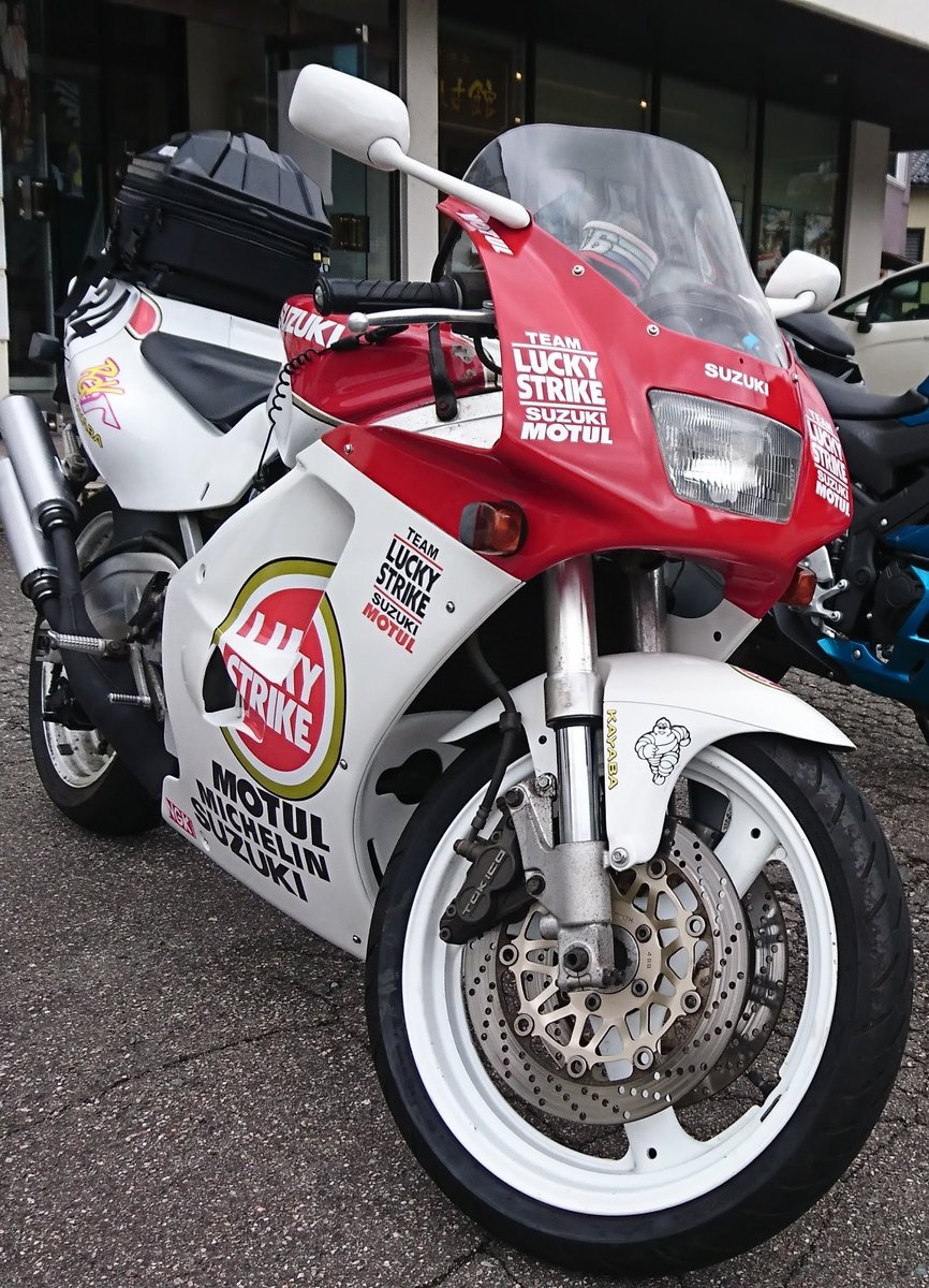 LVj22a's tweet photo. #無言でレーサーレプリカを載せるとRTくるらしい https://t.co/ijUbhTsLFo