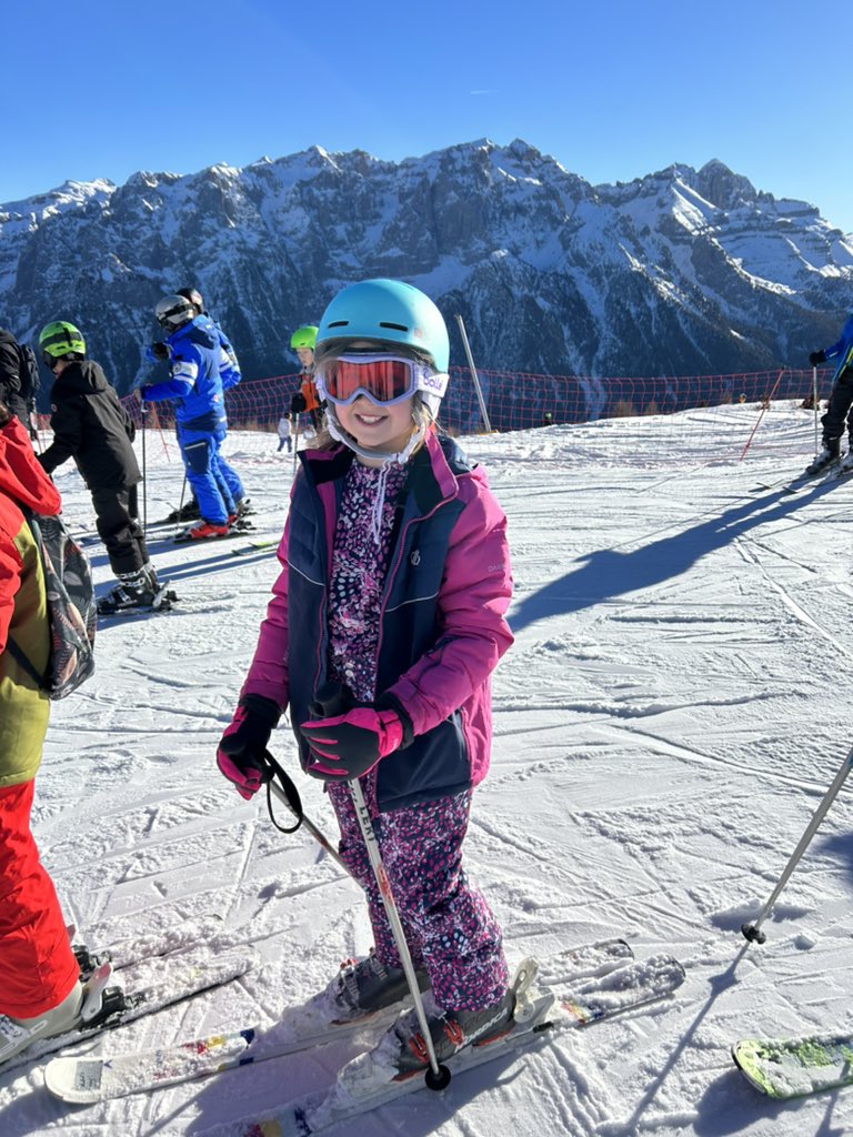 STPJSkiTrip's tweet photo. The sun was shining on our third day in Italy. Everyone is enjoying skiing in the Dolomites. ⛷️🎿🎄🇮🇹🎅🏼@stpeters8_13 @StPetersYork https://t.co/Tc7u7IoCOh