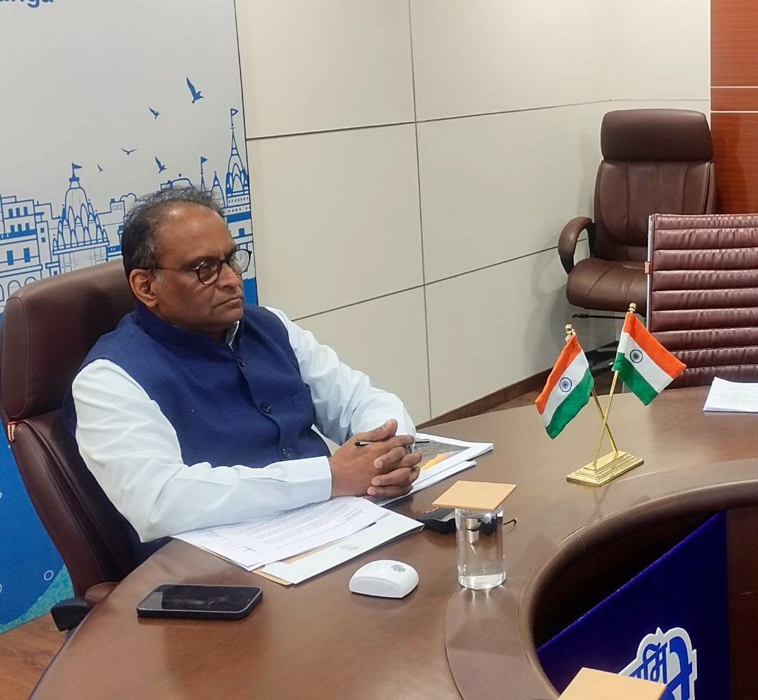 cleanganganmcg's tweet photo. He also highlighted the work being done under other departments such as @amrut_MoHUA, @swachhbharat, etc &amp; mentioned that the primary area of focus has always been on #NatureBasedSolutions.

#EnvironmentalEfforts #JointWorkshop https://t.co/VupniAQvuP