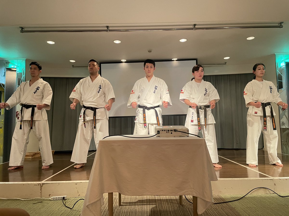RYOCOIN_Arisa's tweet photo. RYOが新極真会さんのメインスポンサーとか...誇らしすぎやしませんか....🥋🚢🎄
カッコよかったなぁ
 #RYOコイン  #新極真会 https://t.co/SgaI6zJSqn