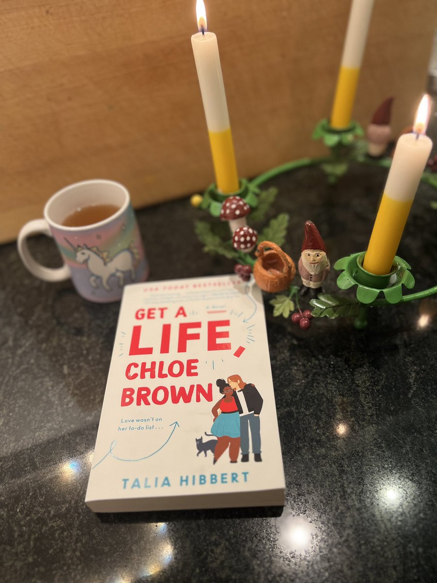 December 20th’s unicorn mug belongs to @slow_laurus and is full of Moroccan Peach Tea.
She’s currently reading Talia Hibbert’s hilarious Get a Life, Chloe Brown, in preparation for #RomComMarch.

#CosyCountdown #TeamTeaAndBooks