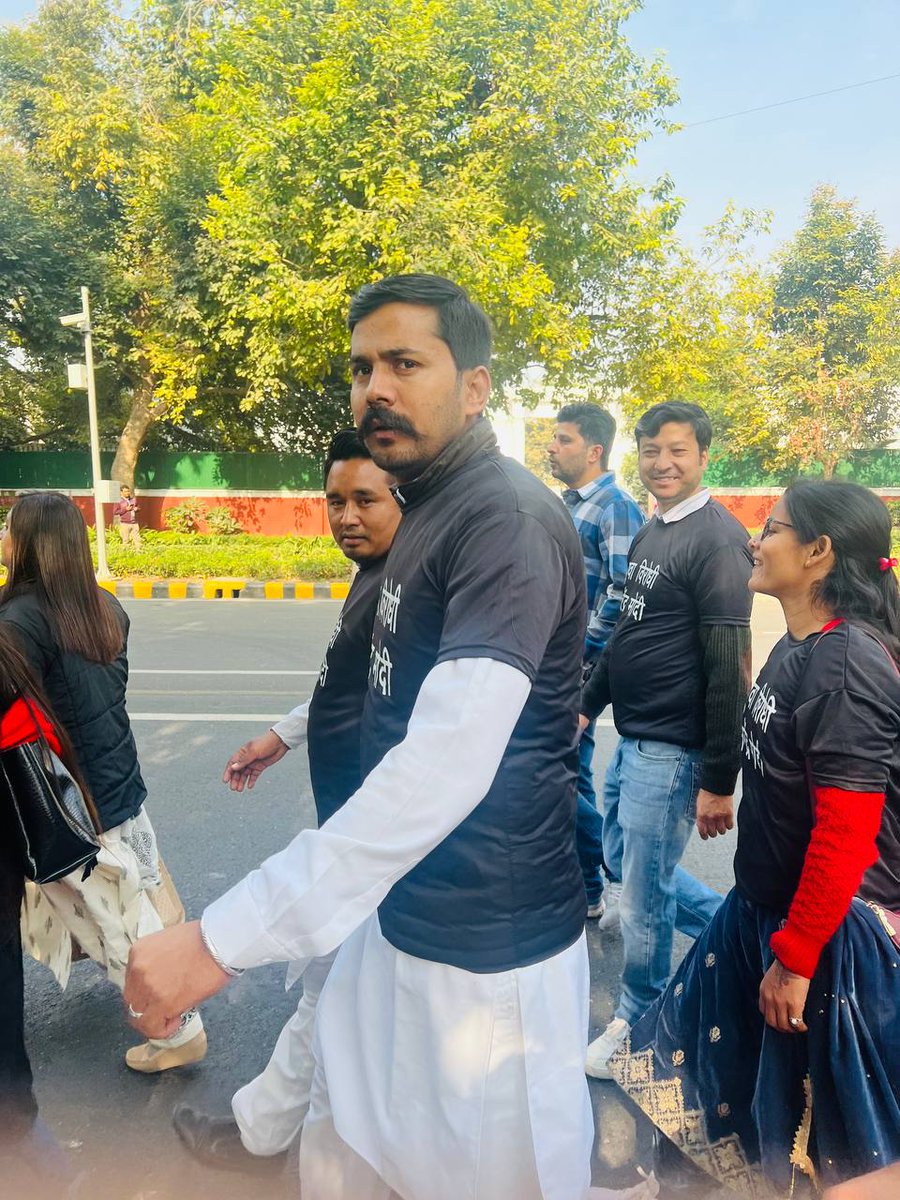 हिमाचल युवा कांग्रेस के सभी साथियों के साथ मिलकर दिल्ली संसद घेराव में भाग लिया! @kharge @priyankagandhi @ShuklaRajiv @Allavaru @srinivasiyc