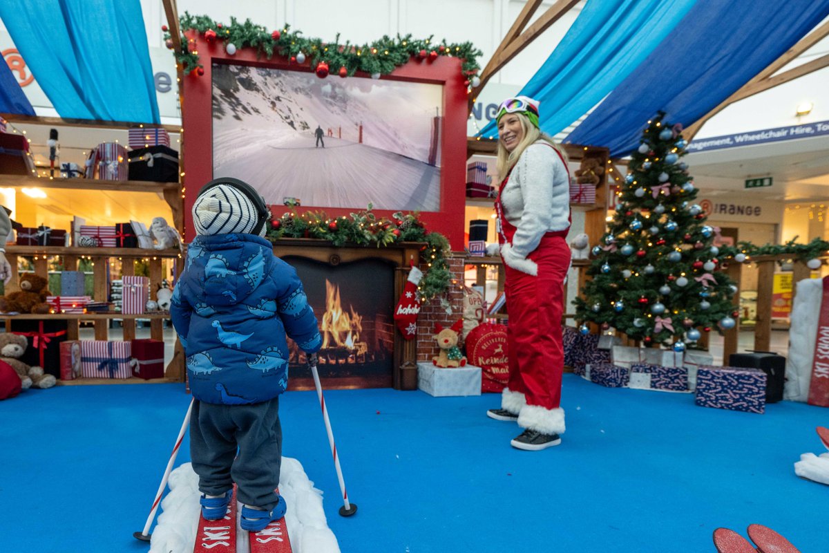 It's the final week of Santa's Little Skiers, open 11am - 4pm until 23rd December. The Santa experience is FREE, wheelchair accessible and SEND-friendly, plus our sign language elf is joining us once again on Saturday. canadawater.co.uk/santa