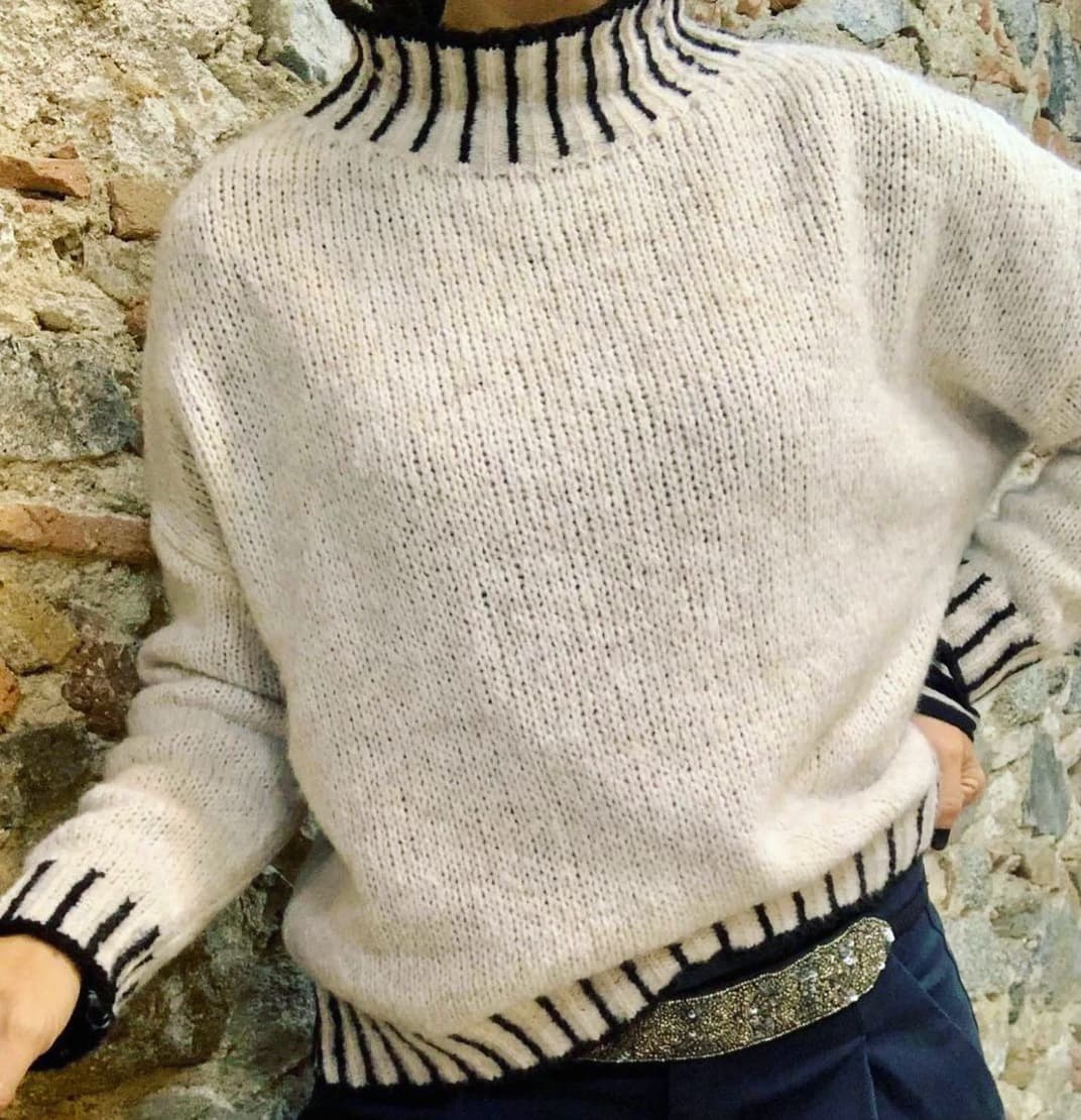 🎅🎄Jersey cuello chimenea con pequeños detalles en negro y crudo 🎄🎅#jersey #jerseypunto #jerseycuellochimenea #outfittoday #outfitcasual #nuevacoleccion #modacomfy #NadalViladecans #Viladecans #baixllobregat #comerçdepoble #comerçdeproximitat #pilarttienda