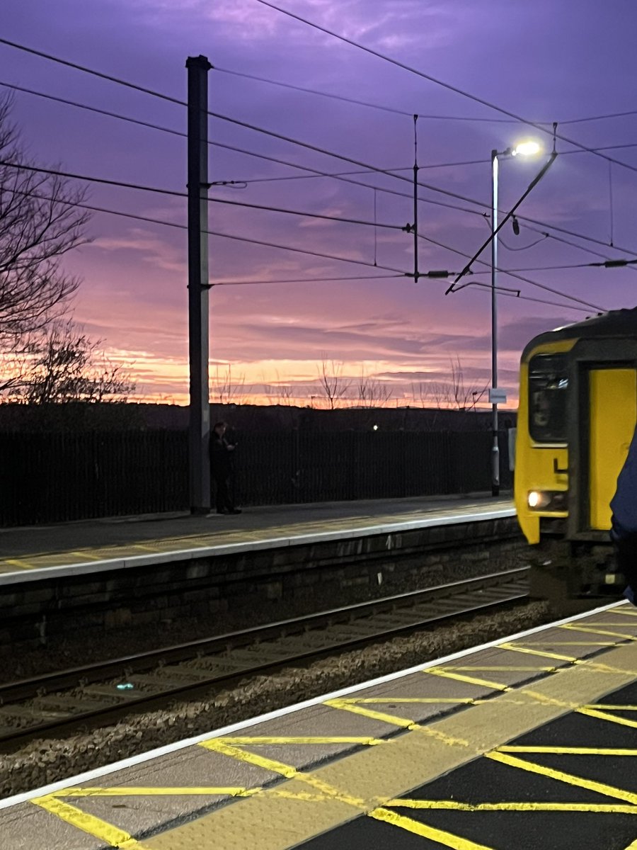 Best week in the year for sunrise. Stunning view from <a href="/ChesterleTrack/">Chester-le-Track</a> on my way to @CFTyneWearNland
