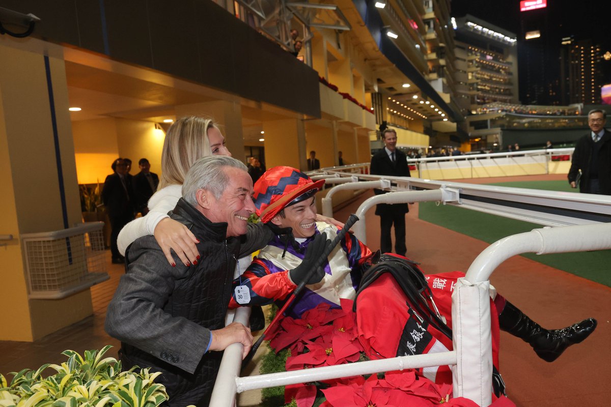 When dad comes to town! @AlexisBadel and Alain Badel... 🫶 #HappyWednesday | #HKracing