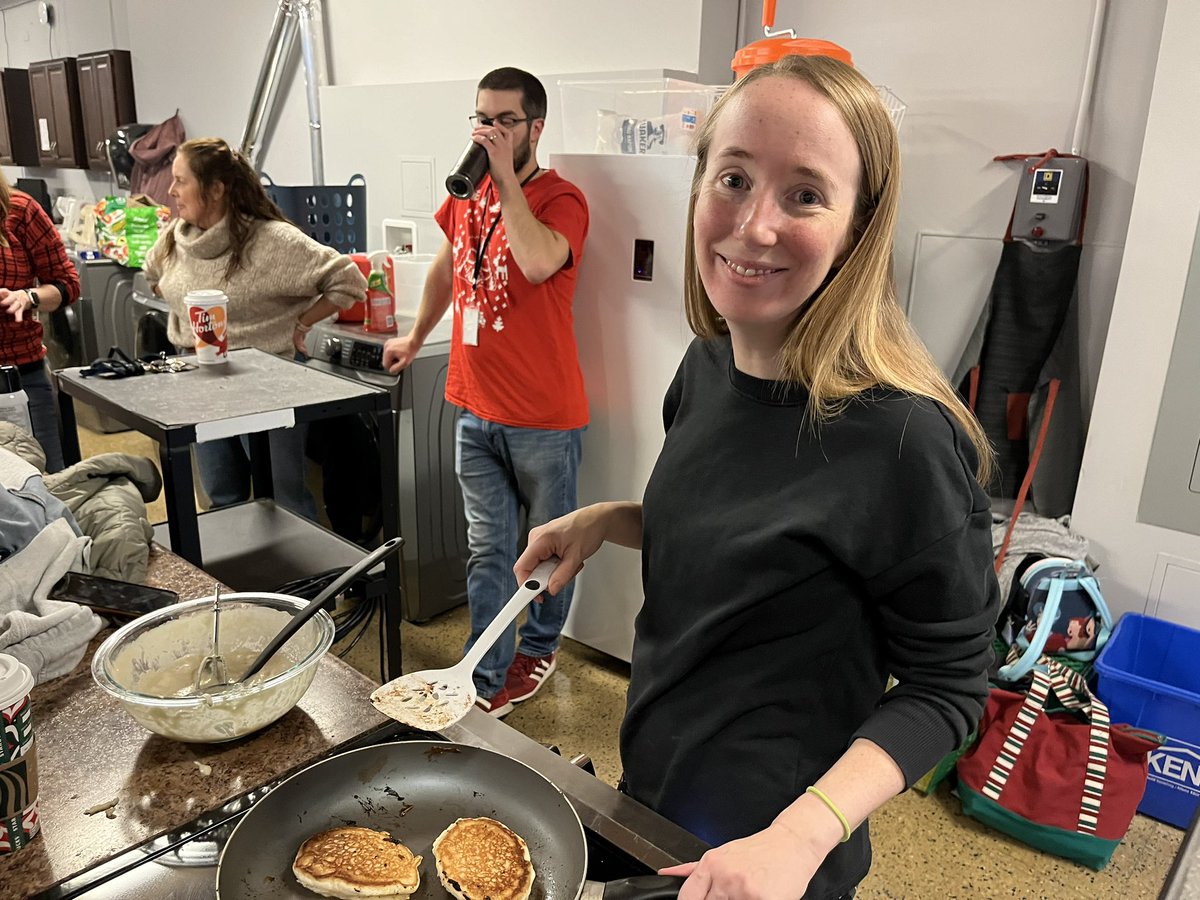 hhmoffice1's tweet photo. Last day for school before the Christmas Holidays! Great way to start the day with a pancake breakfast served by our staff! https://t.co/IyllSEw7s3