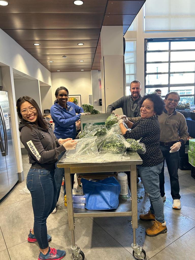 Team MARAD had a blast partnering with @MarthasTableorg yesterday helping them continue to fulfill the mission of supporting the underserved population in the DMV region! #volunteering #communitysupport #DMV