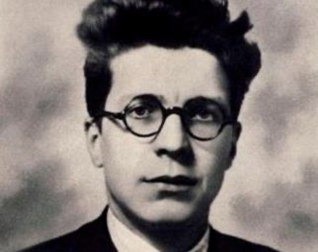 ANPIRomaPosti's tweet photo. Dirigente d'industria, antifascista e membro di #GL, #UmbertoCeva nel 1930 venne arrestato insieme #Parri,#Rossi ed altri esponenti di #GL.Accusato di avere preparato la bomba di #Milano dell'aprile '28,il #25dicembre 1930 si suicidò nella sua cella di #ReginaCoeli.Aveva 30 anni. https://t.co/CXL6rQcsP3