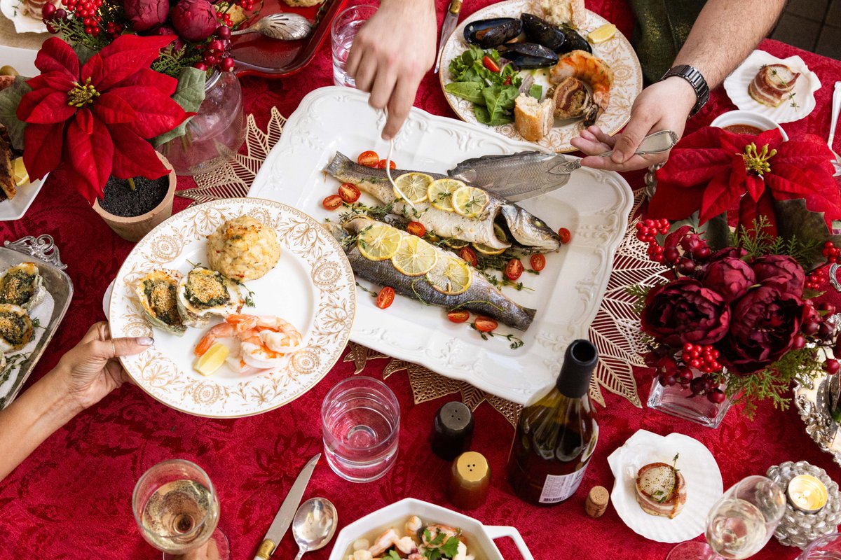 PSA: PLAN AHEAD! 
Weather is having a big impact on the seafood industry so please DON'T WAIT to place your holiday orders, especially if your spread includes LIVE LOBSTER, HALIBUT, and/or SWORDFISH (to name a few). Call your Sales Agent or stop into Giuseppe's ASAP.