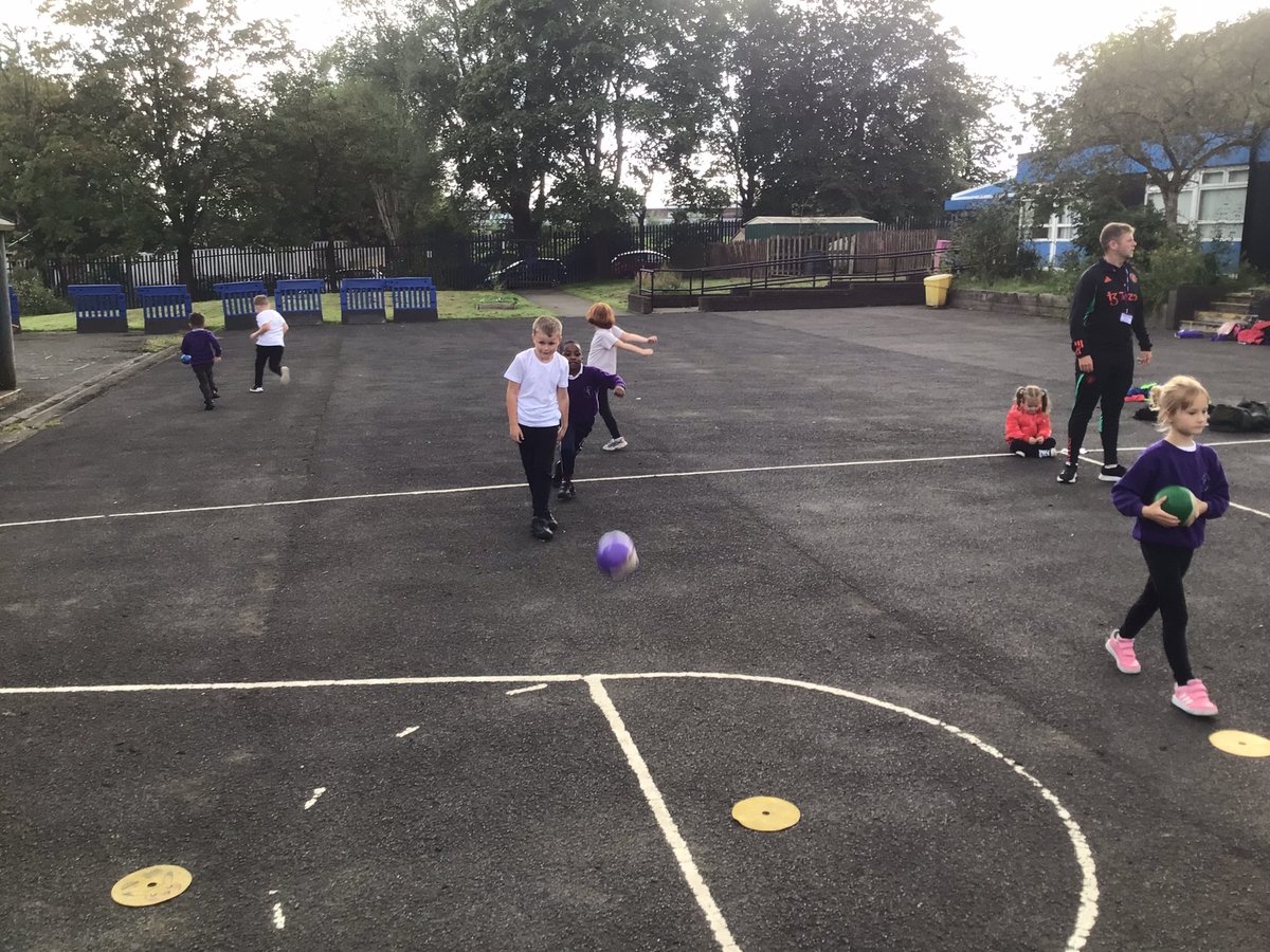 RcIngham's tweet photo. Our children have loved taking part in the @MU_Foundation after school club during this term.  Thank you to Sam for leading it.  @STOC_CAT #aliingasc https://t.co/Q1jntkUTv6