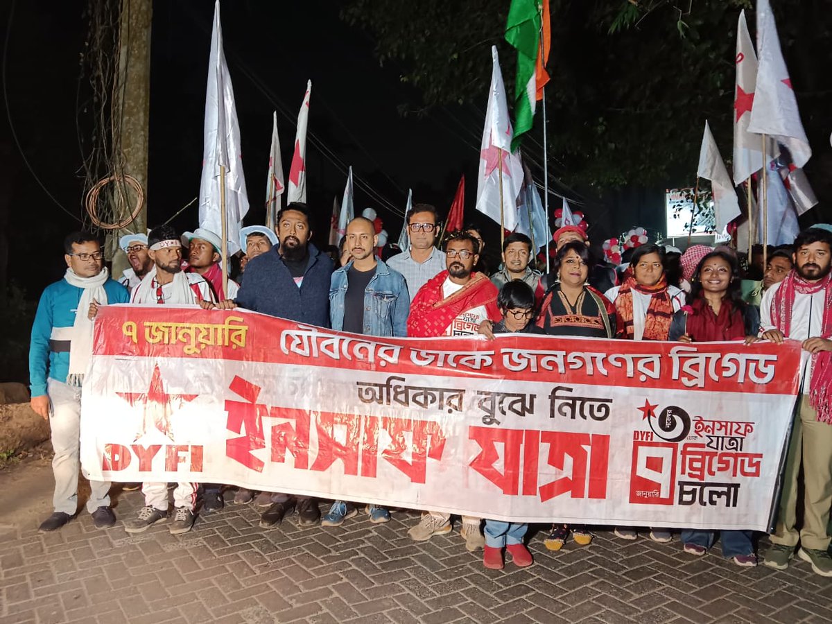 ইনসাফ যাত্রার ৪৮ দিন। উত্তর চব্বিশ পরগনা জেলার লাউহাটির রাস্তায় পথ হাঁটছি।
উপস্থিত আছেন বিশিষ্ট চিত্রপরিচালক অনিন্দিতা সর্বাধিকারী, বিশিষ্ট নাট্যকার জয়রাজ ভট্টাচার্য এবং গায়ক অর্ক মুখার্জি। 
#InsaafBrigadeDYFI