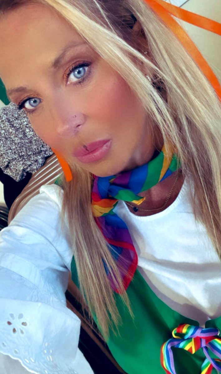 Nichola_Beauty_'s tweet image. PantoLand Let’s go♥️1costume of many. Super Tired girl  straight off the plane &amp;amp; back to it #my1gotitfirst #notstopped