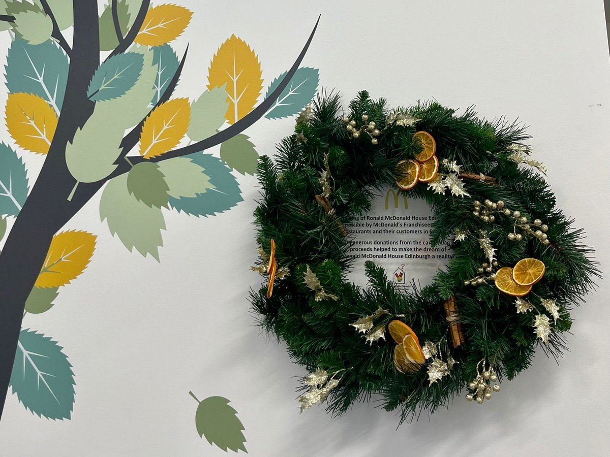 We're still pine-ing over these festive wreaths! 🎄 Thank you so much to @CocaCola_GB volunteers who came into our #EvelinaLondon House to make these gorgeous wreaths which were sent out to each of our Houses, to add some decorations homemade with love and care. ❤️