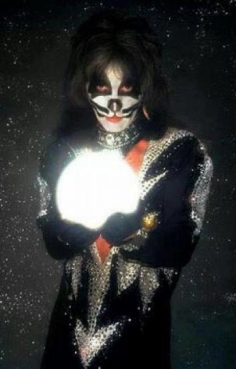 Happy 78th birthday to The Catman, Peter Criss!! #PeterCriss #KISS
