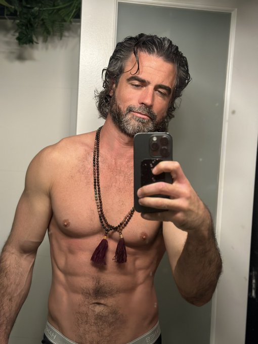 Morning :) https://t.co/9cCud87BLT