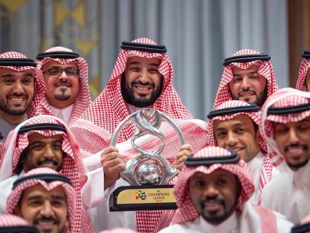 riy_711's tweet photo. @RiyadhAlmannaa حنا مو لاعب . حنا الفريق كامل كان بجانب زعيم الشرق الاوسط الامير  محمد بن سلمان حاملين البطولة الي تحلم حلم انك تجيبها https://t.co/Dl957cM17H