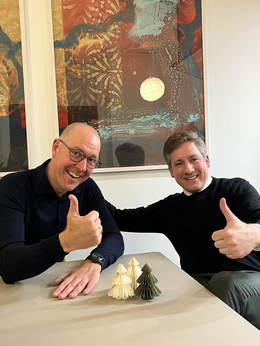 Sidste afsnit i 2023 af <a href="/PollsterPod/">Pollster - En faktabaseret Podcast om Politik</a> er nu tilgængelig.

Denne gang bliver det til en analyse af den grønne dagsorden. Her er sprækkerne ved at vise sig. Lyt med her:

spreaker.page.link/q8SnyPg4NYrzYw…

Rigtig god Jul fra <a href="/JesperClaus/">Jesper Claus Larsen</a>, producer <a href="/magnusklarskov/">Magnus Klarskov</a> og undertegnede 🎅🎄📻🎙️