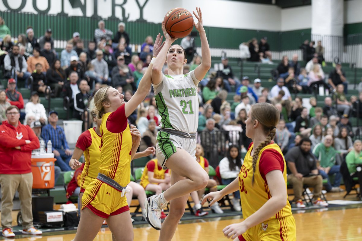 LONESTARJAVA's tweet image. @WCMSports @Paradise_ISD Paradise Lady Panthers pick up another district win in a physical matchup with S&amp;amp;S 50-44. Brooklyn Force led the way with 16 points, including 5 free throws down the stretch.