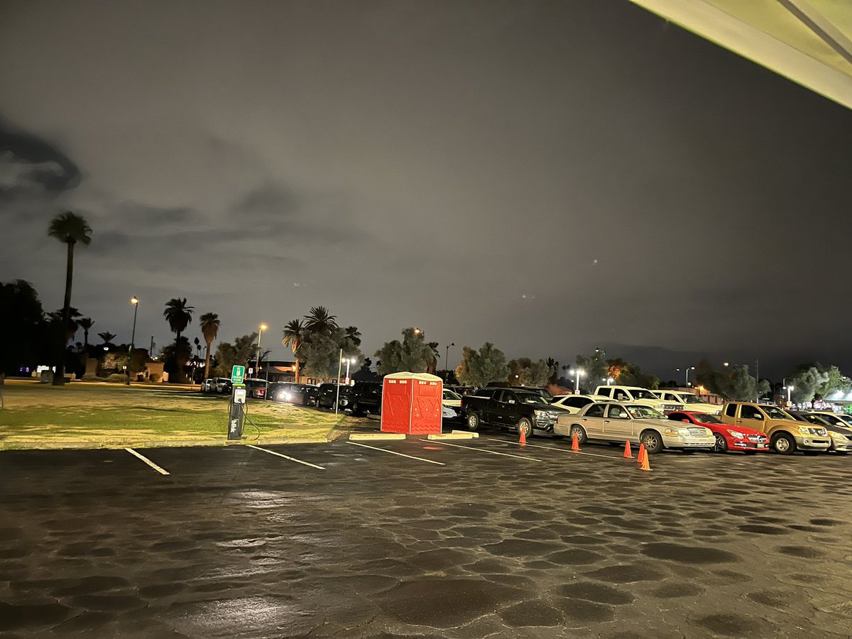 JamieABC15's tweet image. Cars have been lined up since 4 am waiting for United Food Bank’s Christmas distribution to begin. The event runs from 9 am- 1 pm today at the Mesa Convention Center. #ABC15