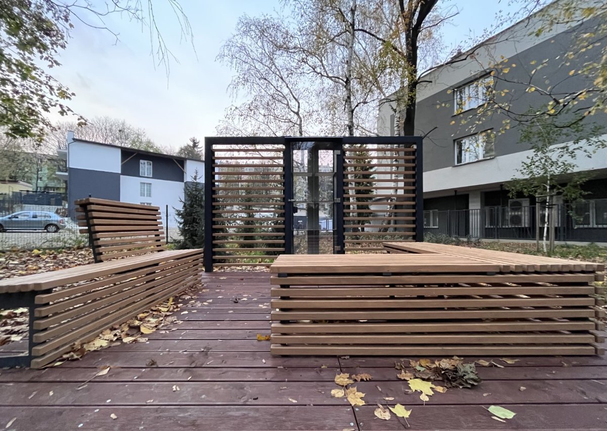 RESinetpl's tweet photo. Przy ul. Staszica powstał mini-park dedykowany seniorom. Można wypocząć i poćwiczyć -> https://t.co/SJ8KqyXERi https://t.co/usZnbIMQOX