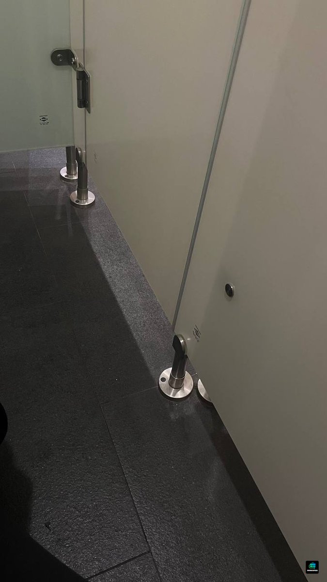 nangis di toilet kantor is another level of pain yaa :( work!