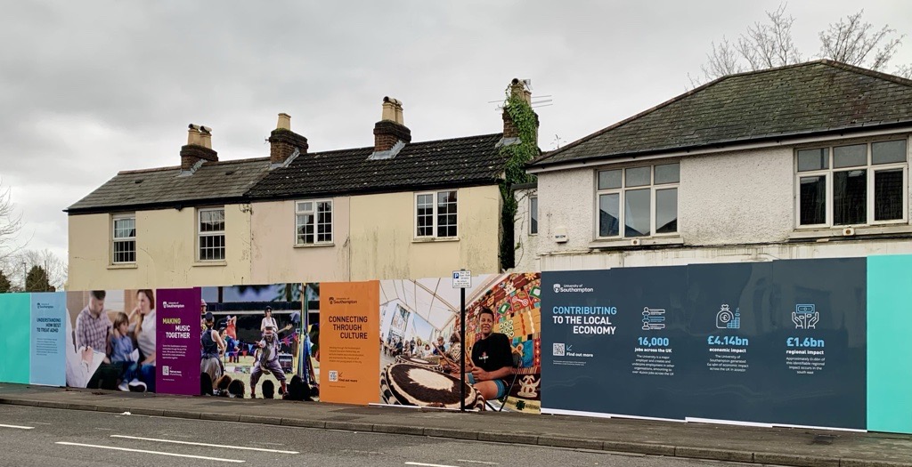 valley_graphics's tweet photo. Our team have been busy today installing these hoarding graphics for @unisouthampton! They were designed and printed in house, and then it was all hands on deck for the installation by our signage specialists today, in time for the Christmas break. 😍✨ https://t.co/vbhIumQKgV