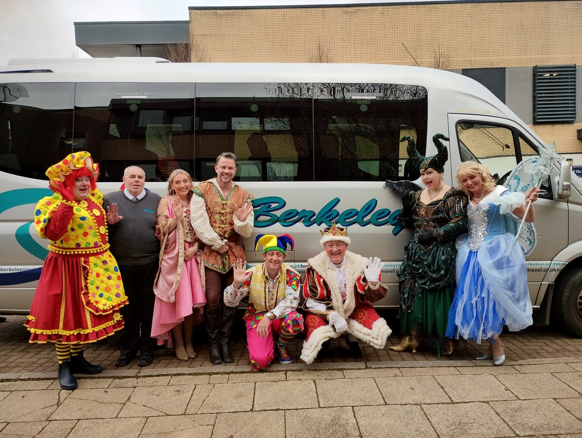 (1/2)✨Our Panto cast brought some smiles and Goodie Bags to Bath's Royal United Hospital today when they visited young patients and their families, including 13 month old Piper and her mum Maisie and 3 year old Ella and her mum Chloe. @RUHBath. 🎄✨#MerryChristmas