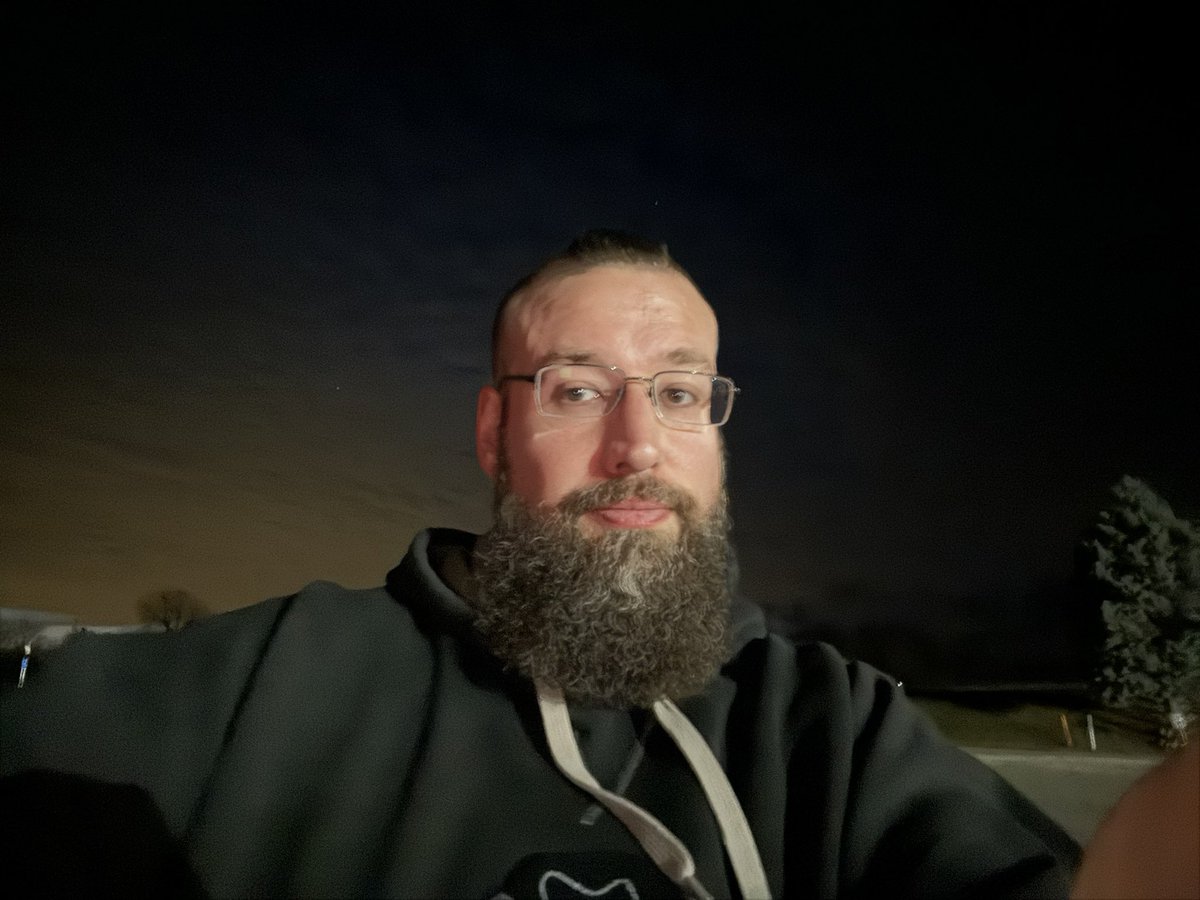 falconwils's tweet photo. Well Wednesday is here and we made it halfway through the week. Has it been good or bad for you? Regardless let’s make it a good one #wecandothis 🙌

#onedayatattime #DoBetter #beardsoftwitter  #digitalcreator #huskyman #livebearded #Motivation #healthylifestyle https://t.co/TlsvbcyWOl