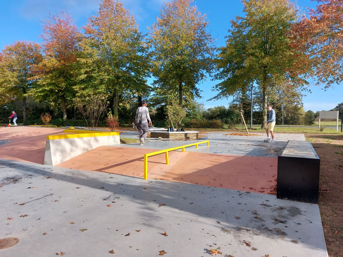 Spiebatignolles's tweet photo. [COEUR D’OUVRAGE #LieuxDeVie]

Comme sur des roulettes ! 🛹

BATP44, filiale de Spie batignolles paysage, a livré dernièrement un espace de skate-park et pump-track à Saint-Mars-Du-Désert (44). https://t.co/If3DCBULm0