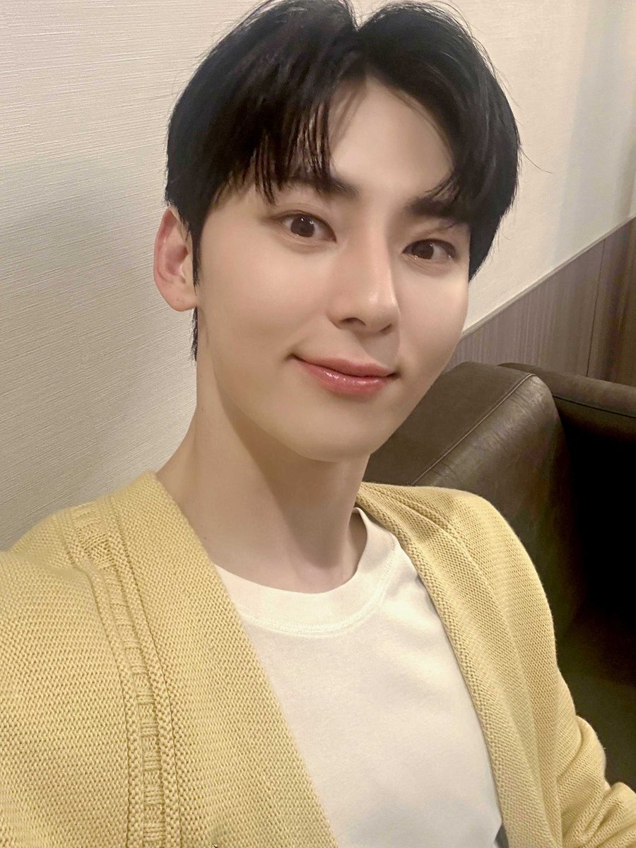 MINHYUN_PLEDIS's tweet photo. [#Moment_H] 📸 

황도들을 위해 준비한 성의 있는 얼굴과 무대들 어땠나요? 🤭
오늘도 함께해 준 황도들 덕분에 너무 행복했습니다 🫶🏻🫶🏻🫶🏻
우리 내일 또 만나요 💫

#황민현 #HWANGMINHYUN
#UNVEIL https://t.co/kWy1qCzghZ