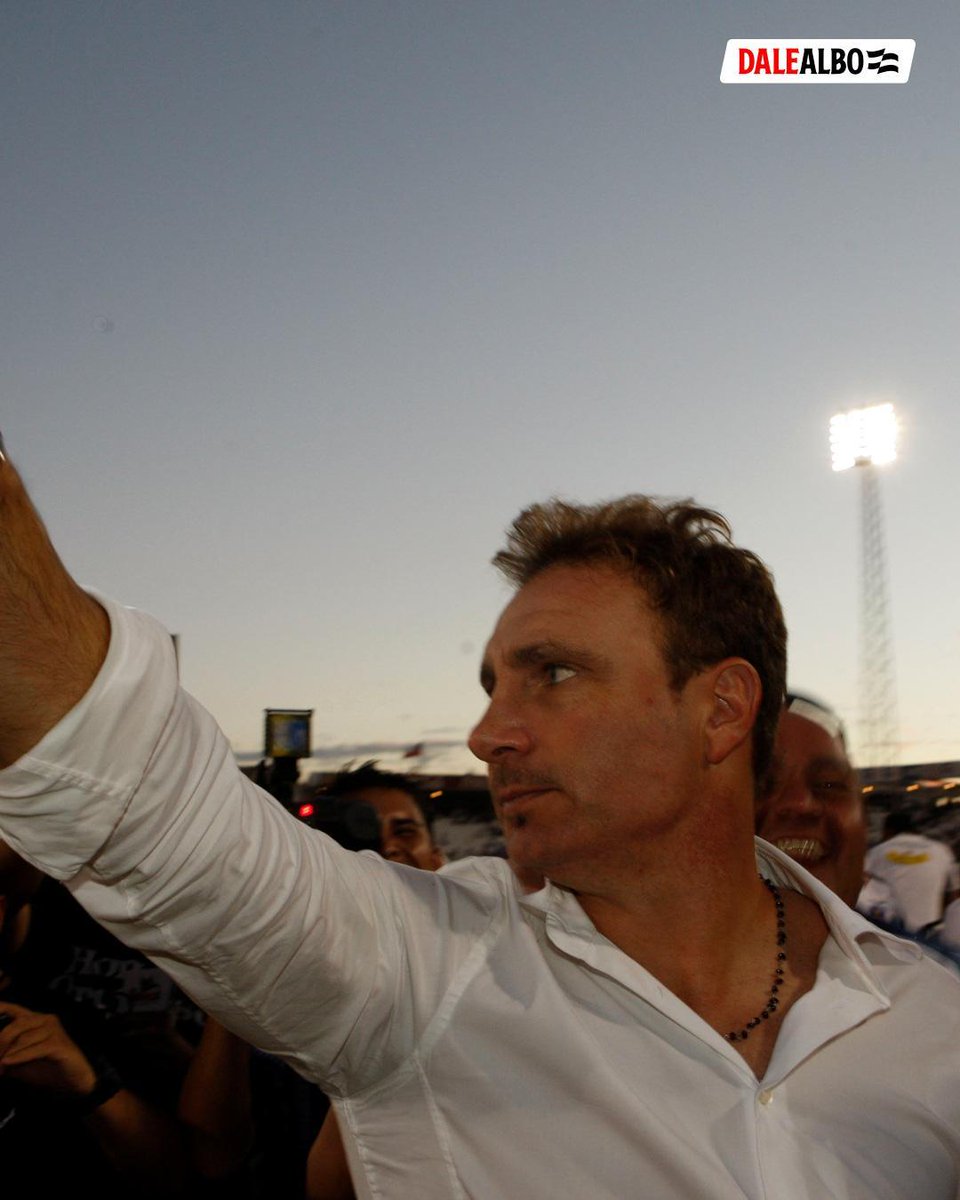 dalealbo's tweet photo. ¡DE LA MANO DE #BARTICCIOTTO ! 🏆⭐
En un día como hoy pero del año 2008, #ColoColo derrotó 3-1 a #Palestino y bajó la estrella Nº28 de su historia. Los goleadores de aquella mágica jornada fueron #LucasBarrios , #DaúdGazale y #RodrigoMillar . ⚪⚫ https://t.co/K4kXPLOGWH