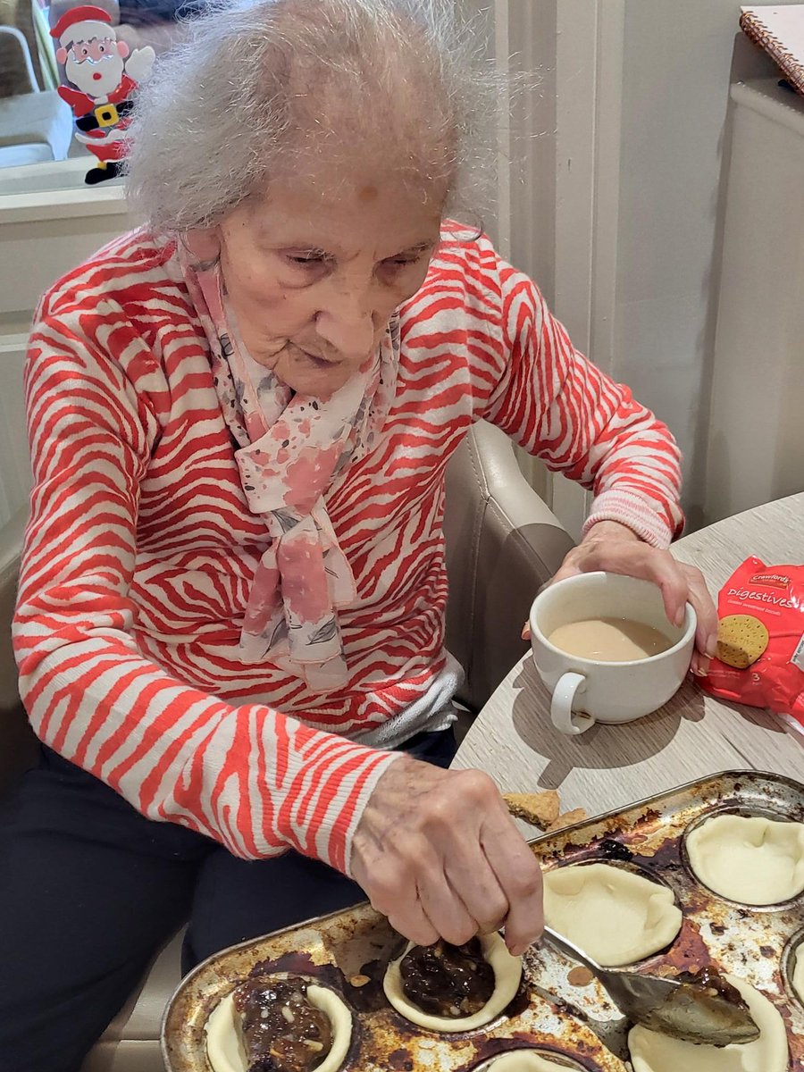🏰🎄✨ Mince Pie Magic at Castle Grange Care Home in #Scarborough! 🥧❤️ Our wonderful community came together for a delightful mince pie-making extravaganza!
#carehomes #carenews