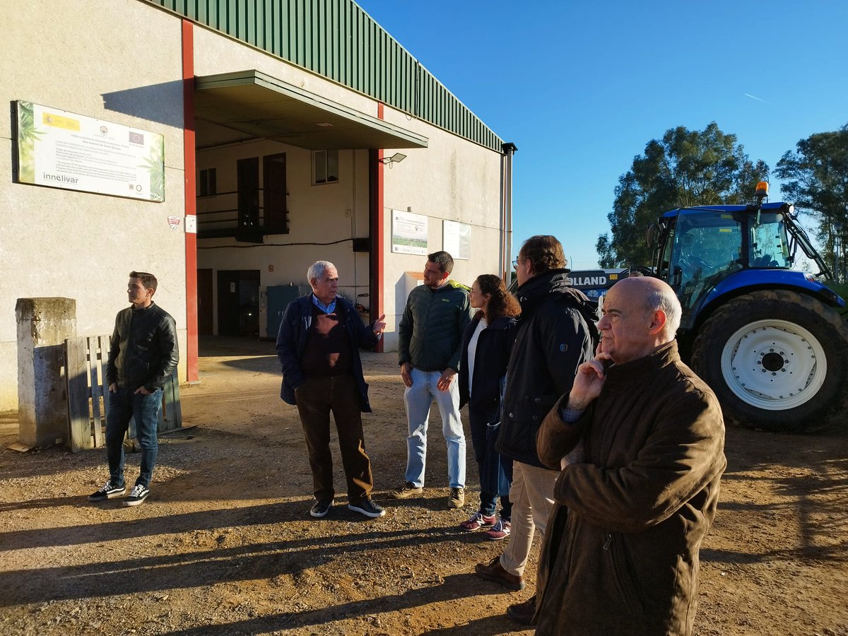 Life_Innocereal's tweet photo. 📸 Fotografías de la visita de la monitora del #proyecto europeo #LIFEInnocerealEU a la Finca de Rabanales para conocer las tareas realizadas hasta el momento para la #producción #sostenible de #cereales

@LIFEprogramme #LIFEproject https://t.co/OOJF27DOCu