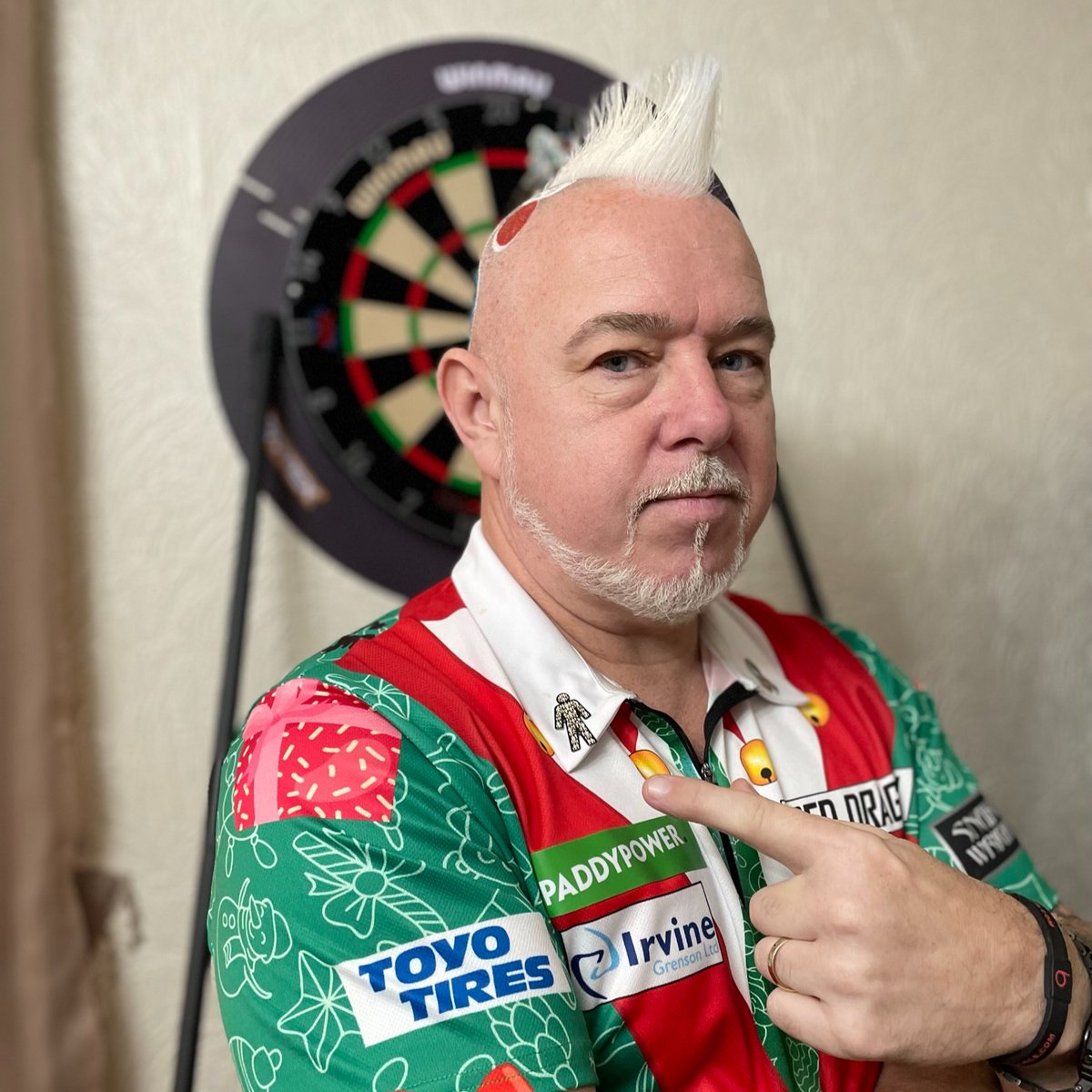 Great to see two-time World Champion Peter 'Snakebite' Wright sporting our 'Man of Men' badge to help save men’s lives 💙 Wishing you the best of luck tonight, @snakebitewright 👊 @PaddyPower l @OfficialPDC