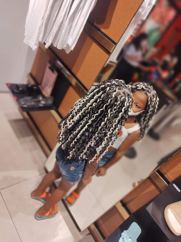 Sou feio mais faço linda bonita .
 minha princesa .
♡♡♡♡