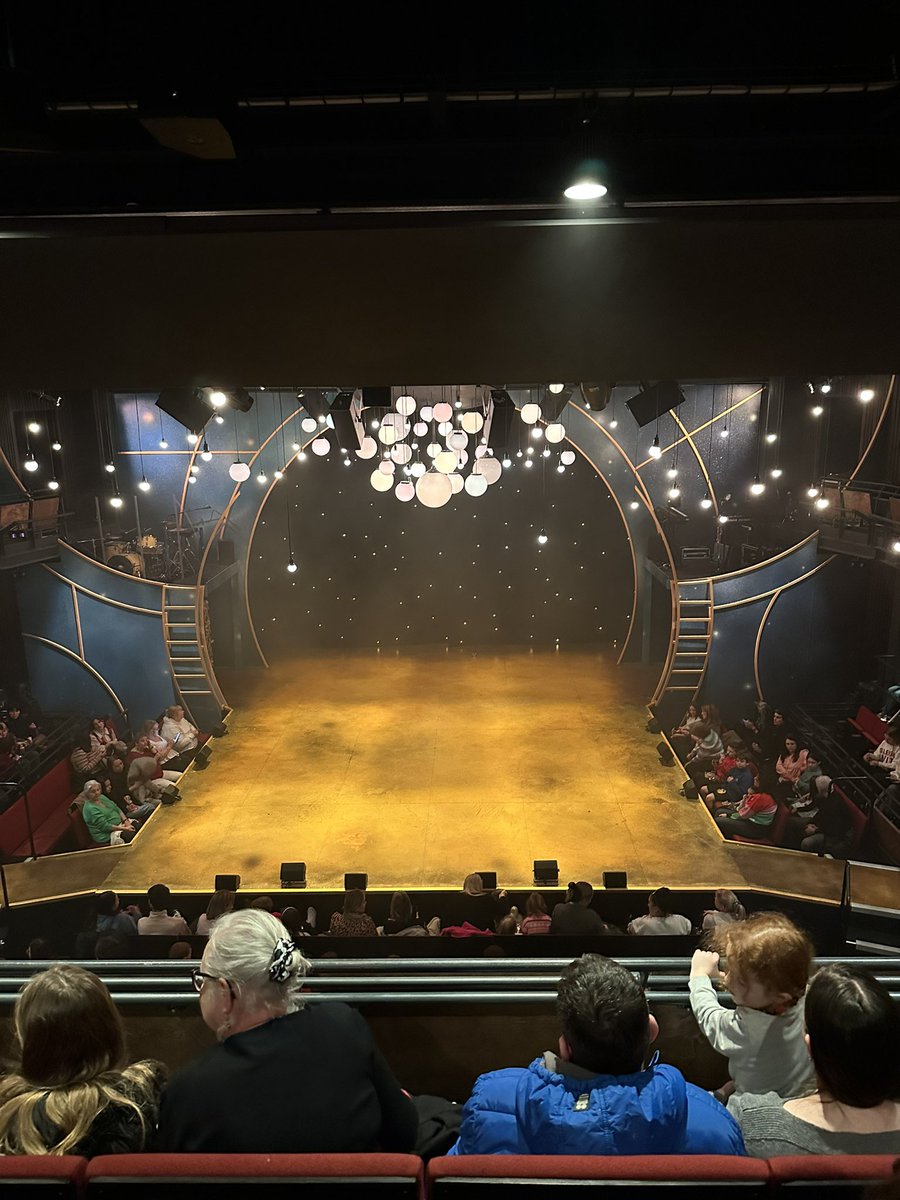 JamesAFC1's tweet photo. Kids absolutely loved Cinderella last night at @StoryhouseLive 👞 

Good to finally see a more “traditional” panto in Chester. @ShitChester 👏 https://t.co/KwG24tatLG