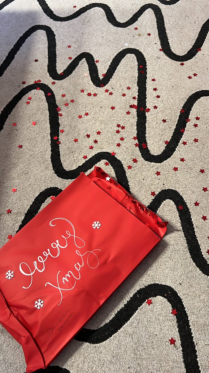 Merry Xmas to you too <a href="/BoardAndDice/">Board&Dice</a> ! I wonder if next year we might get a vacuum cleaner 😂❤️