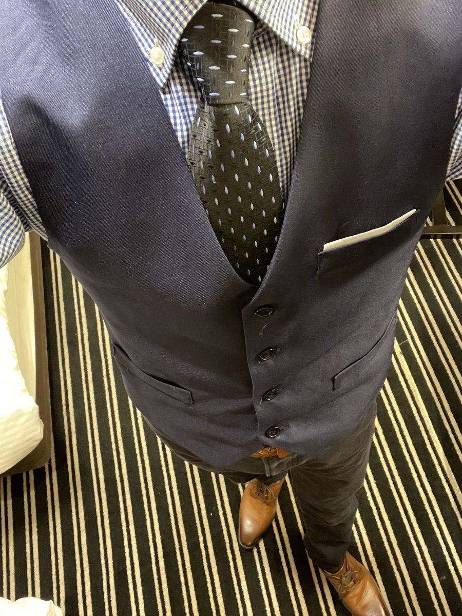 DD0P5's tweet photo. ホテルだと盛れると言うので
珍しく自撮りでふざけてます https://t.co/3S5KwuPCOF