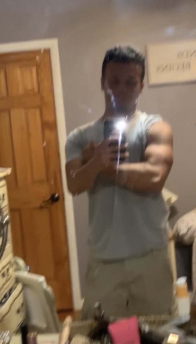 GeorgeFerraro6's tweet photo. THE GAINS DON’T STOP 💪🏻 https://t.co/QgkHj6X1qw